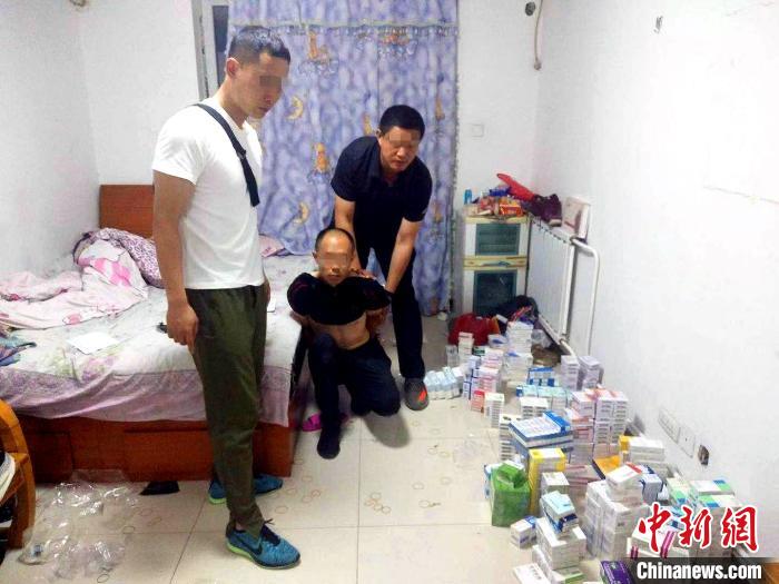 沈阳警方侦破特大运输贩卖含可待因复方口服液体制剂案